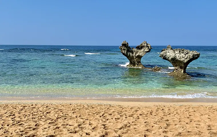 ハートロック（ティーヌ浜）